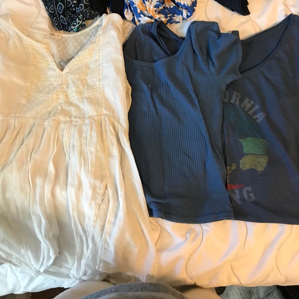 Hollister shirts 👚
